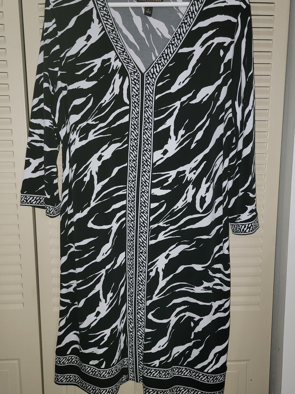 Dana Buchman Black and White V-Neck Tunic Dress